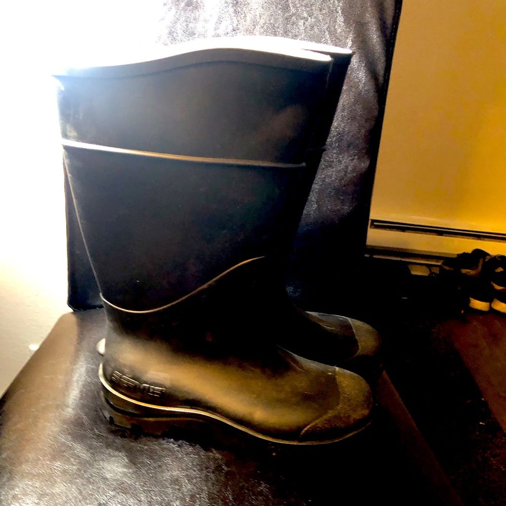 Servus Unisex’s Black Rubber Rain Boots / Men's Size 6/Women's Size 8